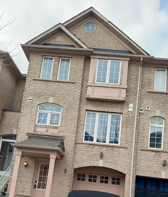Master bedroom with attached washroom - Photo 3