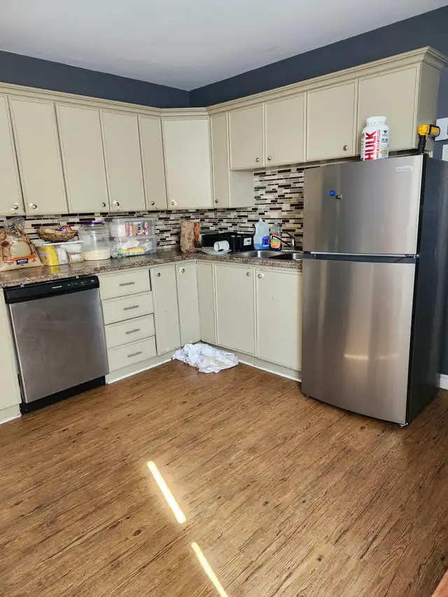 40 Cliff St #4 - Updated 3BR, Central Location, W/D in unit - Photo 5