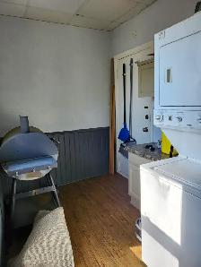 40 Cliff St #4 - Updated 3BR, Central Location, W/D in unit - Photo 9