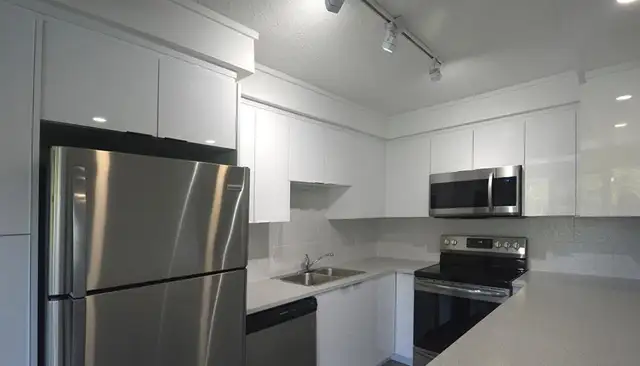 SULLIVAN'S POND ONE BEDROOM AVAIL MAY 8th $1695 - Photo 2