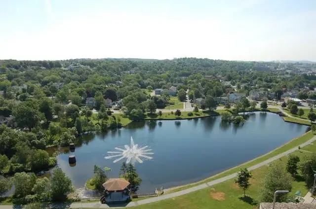 SULLIVAN'S POND ONE BEDROOM AVAIL MAY 8th $1695 - Photo 7