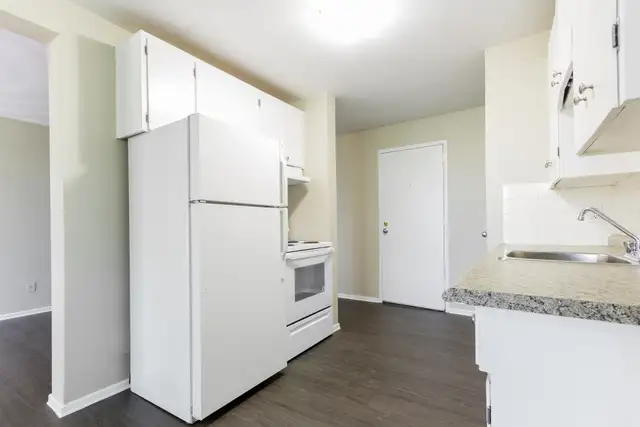 ALL INCLUSIVE - The Tuscan 1 BR Apartment Available - Photo 8