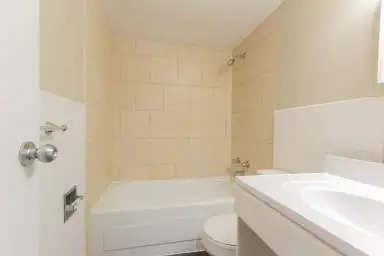 ALL INCLUSIVE - The Tuscan Apt 2BR Apt-Modern Upgrades - Balcony - Photo 12