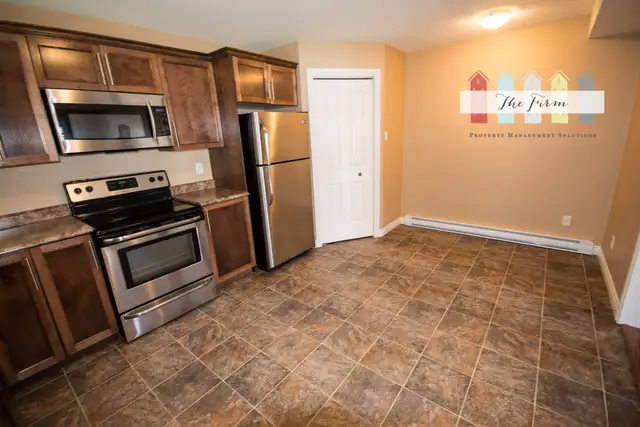 Large Three Bedroom Ground Level Apartment - Kenmount Terrace - Photo 5