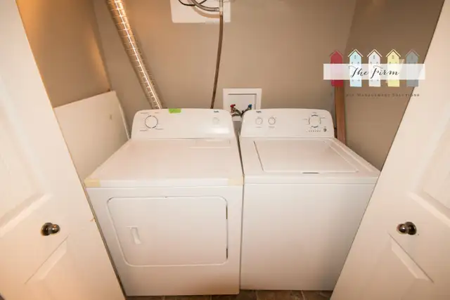 Large Three Bedroom Ground Level Apartment - Kenmount Terrace - Photo 10