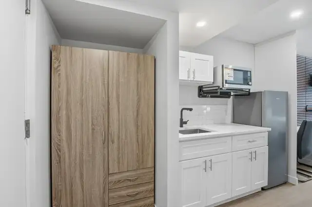 Furnished Bachelor, with a POOL View and Fitness Center Access! - Photo 8