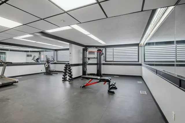 Furnished Bachelor, with a POOL View and Fitness Center Access! - Photo 15