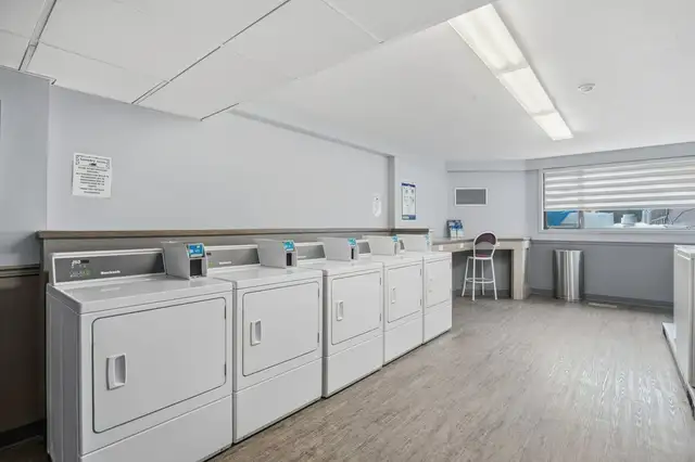 Furnished Bachelor, with a POOL View and Fitness Center Access! - Photo 19