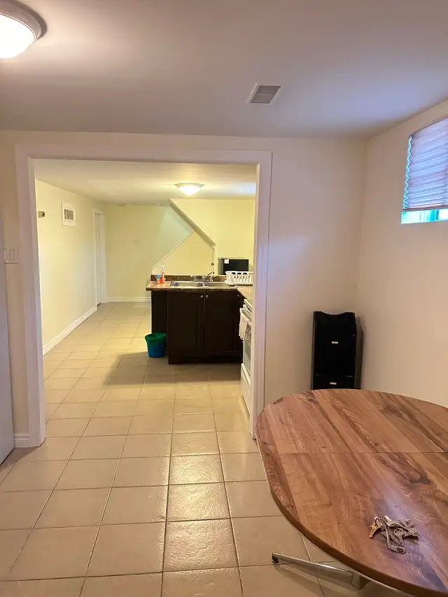 One basement room for rent - Jane & Wilson