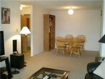 Great Lakeview Location - 2 Bedrooom - Photo 3