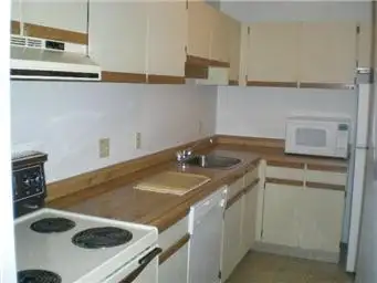 Great Lakeview Location - 2 Bedrooom - Photo 4