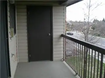 Great Lakeview Location - 2 Bedrooom - Photo 8