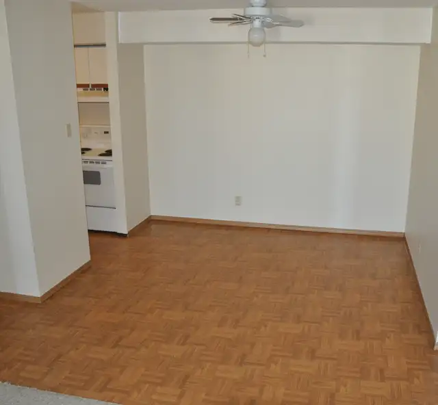 Great Lakeview Location - 2 Bedrooom - Photo 9