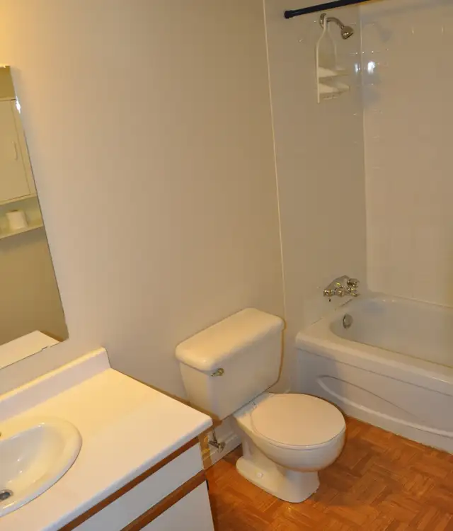 Great Lakeview Location - 2 Bedrooom - Photo 10