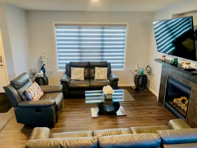 Calgary 4 Bed 3.5 Bath Dbl Garage Family Home Large Yard! - Photo 2