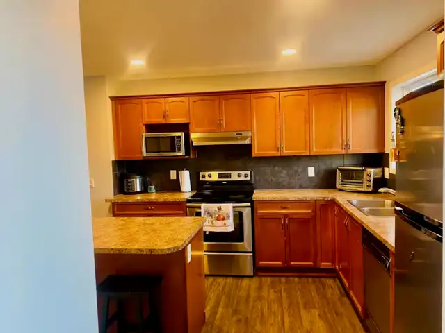 Calgary 4 Bed 3.5 Bath Dbl Garage Family Home Large Yard! - Photo 5