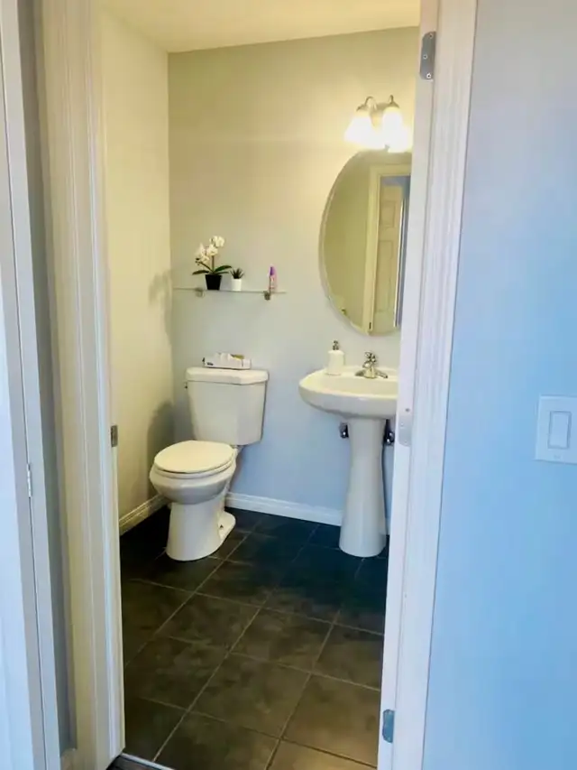 Calgary 4 Bed 3.5 Bath Dbl Garage Family Home Large Yard! - Photo 9