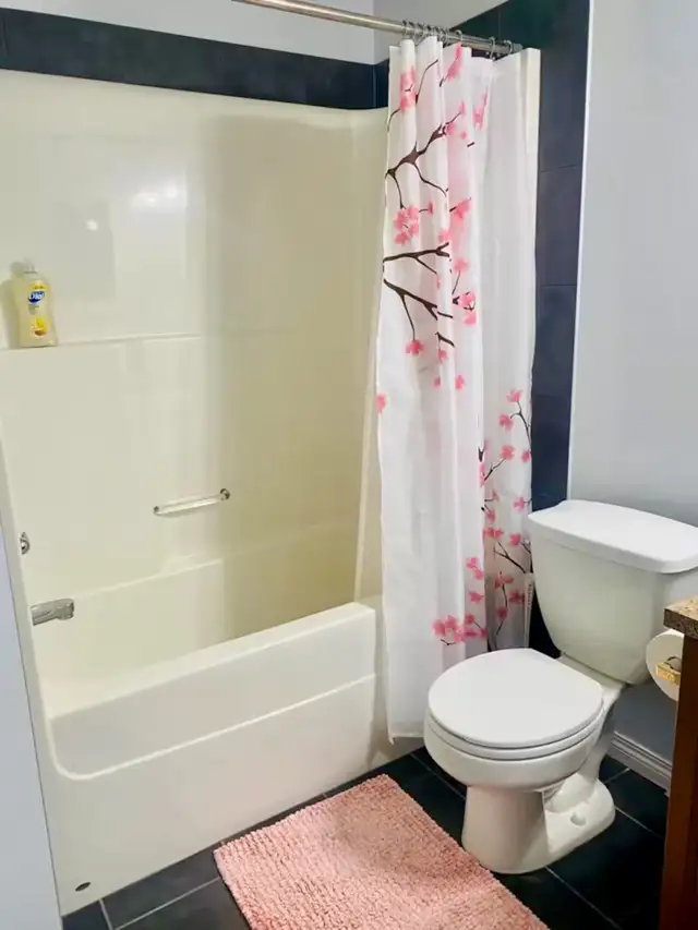 Calgary 4 Bed 3.5 Bath Dbl Garage Family Home Large Yard! - Photo 10