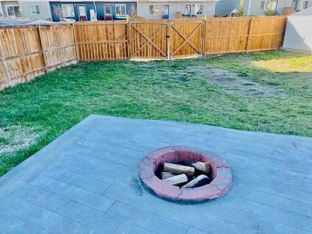 Calgary 4 Bed 3.5 Bath Dbl Garage Family Home Large Yard! - Photo 15