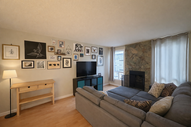 Ormsby Place 3 Bed 1.5 Bath Townhome For Rent - Photo 2