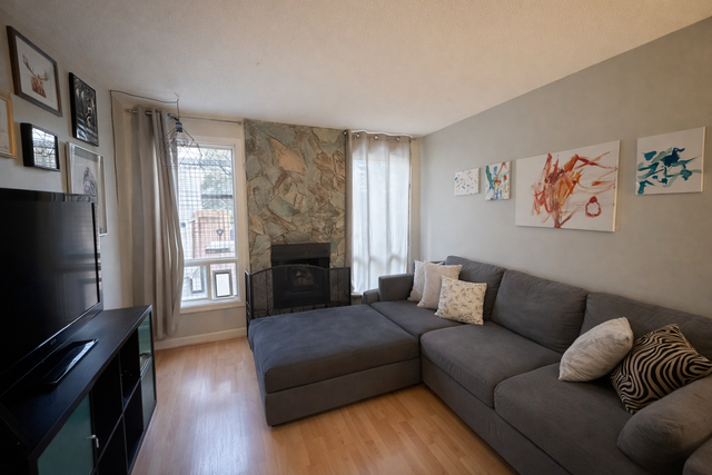 Ormsby Place 3 Bed 1.5 Bath Townhome For Rent - Photo 3