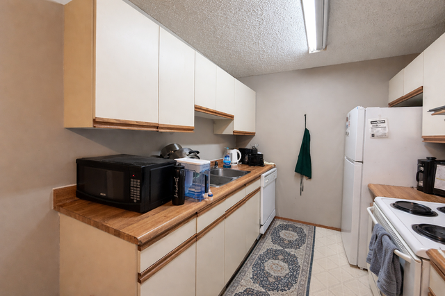 West Edmonton 2 Bed 1 Bath Apartment For Rent - Photo 6