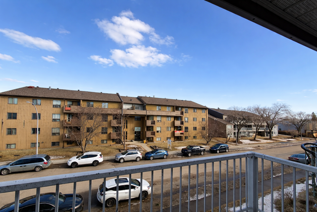 West Edmonton 2 Bed 1 Bath Apartment For Rent - Photo 7