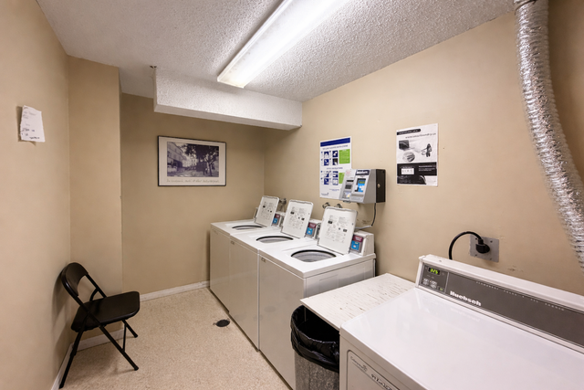 West Edmonton 2 Bed 1 Bath Apartment For Rent - Photo 11