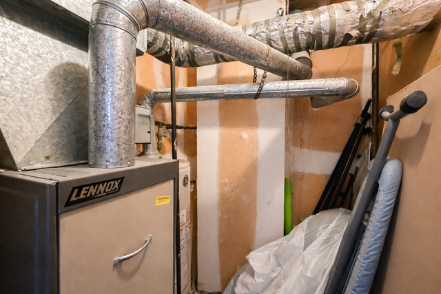 West Edmonton 2 Bed 1 Bath Apartment For Rent - Photo 16