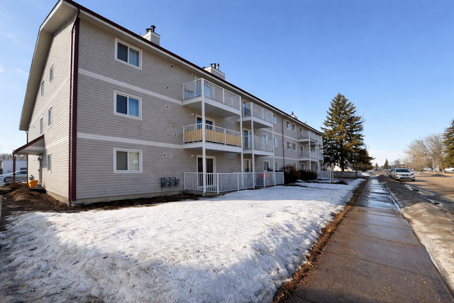 West Edmonton 2 Bed 1 Bath Apartment For Rent - Photo 22