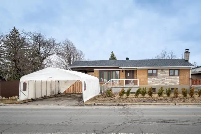 Bungalow à Vimont, Secteur recherché, 2 cuisines, 599 000$ !