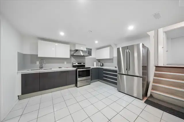 Suite Rentals 16 Flavian Crescent, North York, ON M2H 1V9 - Photo 3