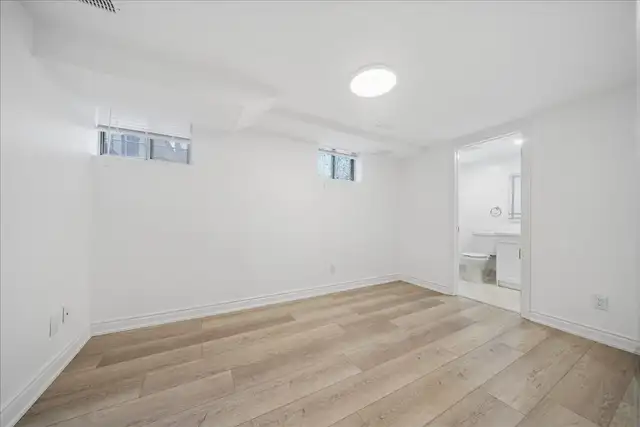 Suite Rentals 16 Flavian Crescent, North York, ON M2H 1V9 - Photo 4