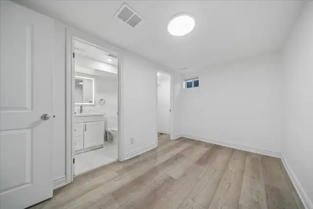 Suite Rentals 16 Flavian Crescent, North York, ON M2H 1V9 - Photo 5