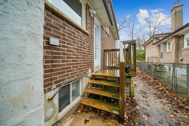 Suite Rentals 16 Flavian Crescent, North York, ON M2H 1V9 - Photo 10