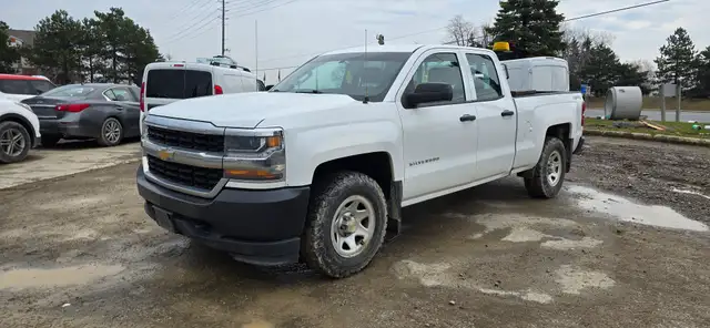 2016 Chevrolet Silverado 1500 Work Truck  - 4x4 - Loaded interio