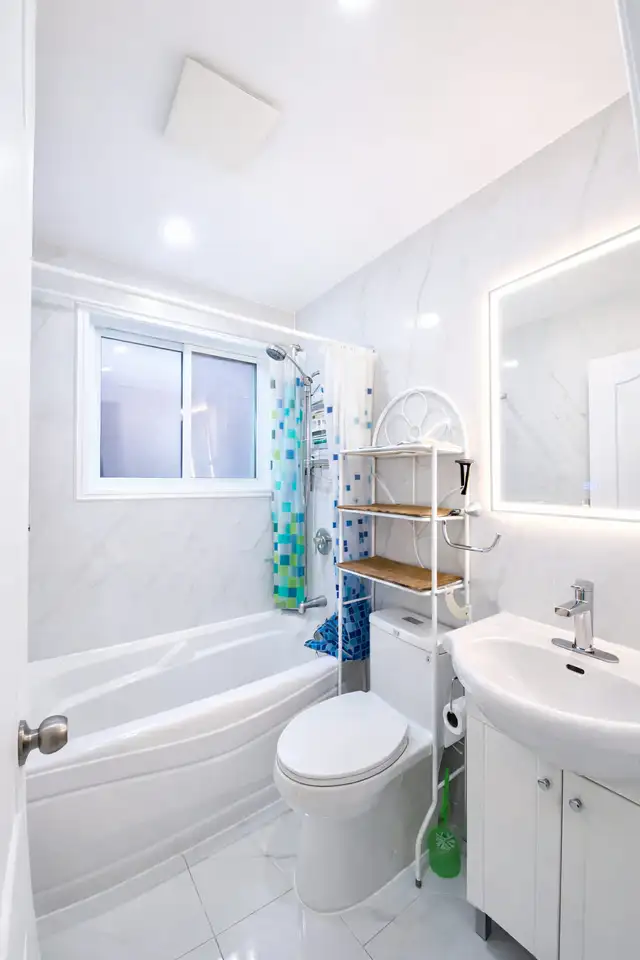 Large 9½ For Rent in Ahuntsic/Ville StLaurent (Plex 5½ basement) - Photo 2