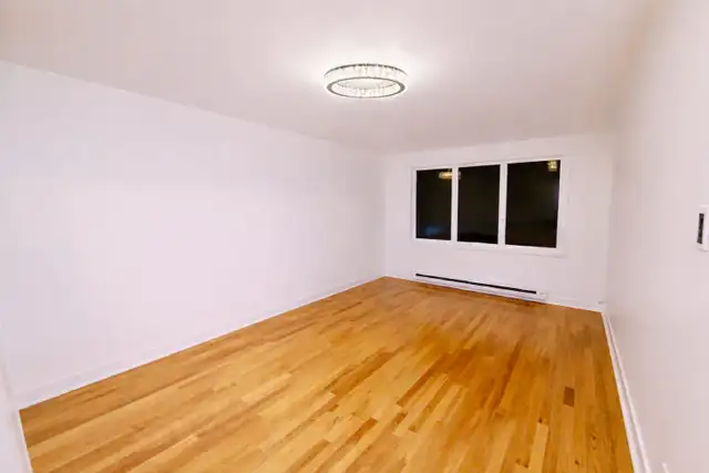 Large 9½ For Rent in Ahuntsic/Ville StLaurent (Plex 5½ basement) - Photo 3