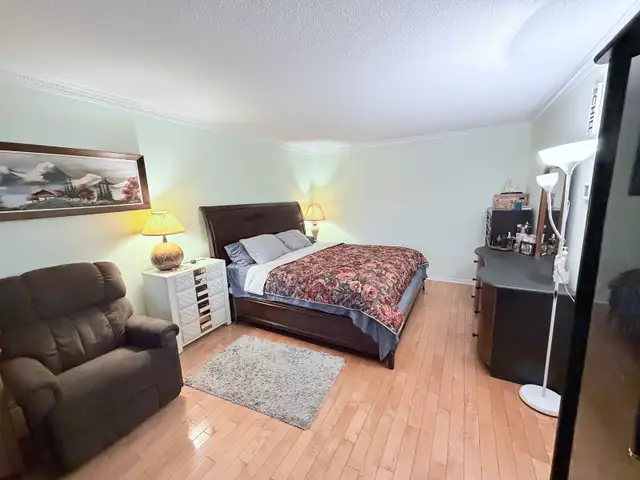 ✨ Rent a Luxury Rooms in the Heart of Markham ✨ - Photo 5