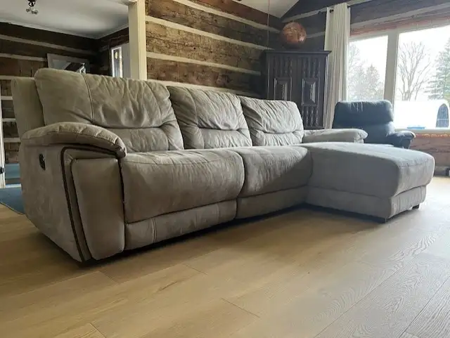 EXQUISITE BALLOON CHAIR AND LOVESEAT FOR SALE - Photo 2