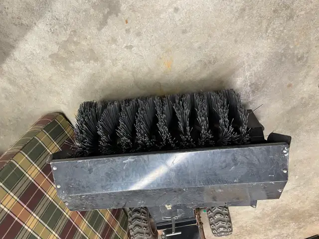 Ariens Pro 32' Power Sweeper $3500 - Photo 3