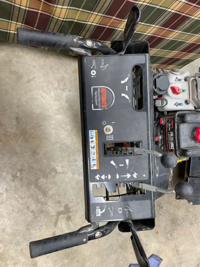 Ariens Pro 32' Power Sweeper $3500 - Photo 7