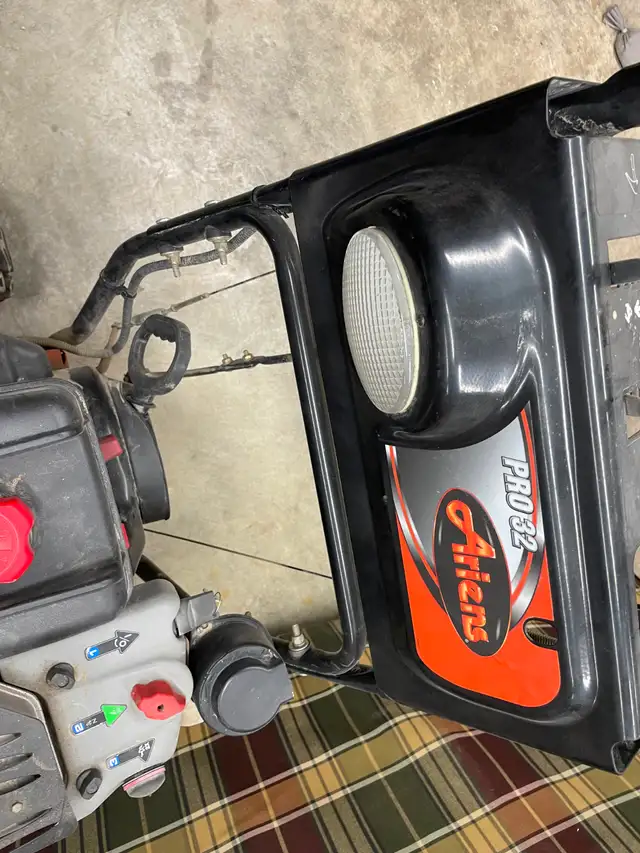 Ariens Pro 32' Power Sweeper $3500 - Photo 8
