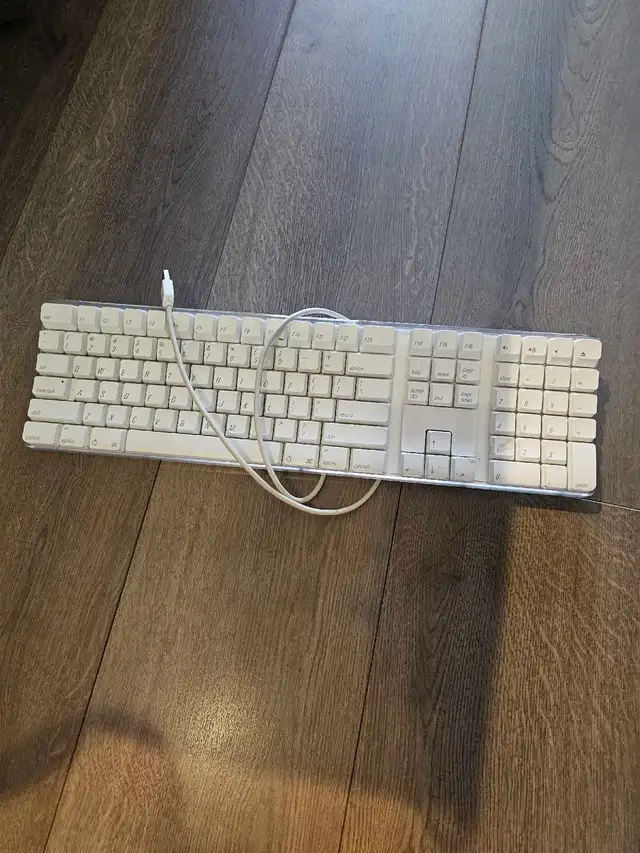 Apple Mac Keyboard A1048 USB Tested & Working