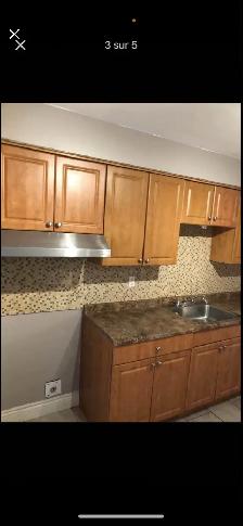 Métro Cadillac 4 1/2 situé au 2 étage