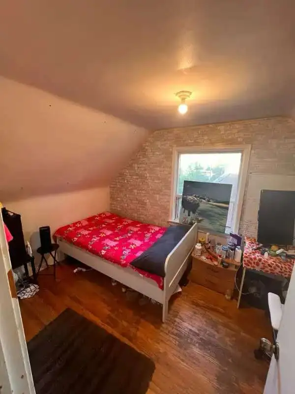 Fully furnished room available at Yonge/Finch from May 1 - Photo 2