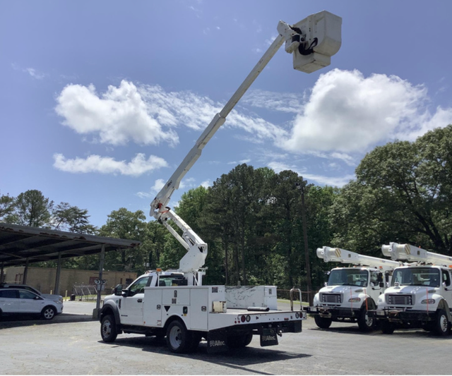 2019 Ford F550 Altec AT37G Bucket Truck - Photo 4