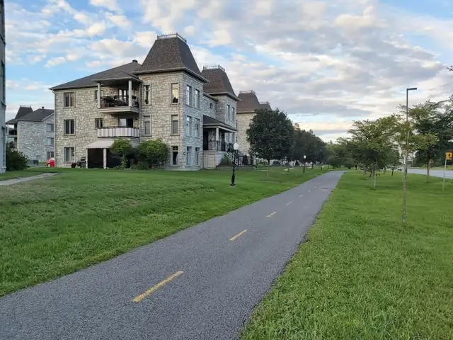 Lebourgneuf – Condo de 1112 pi² | 2 stationnements | Piscine