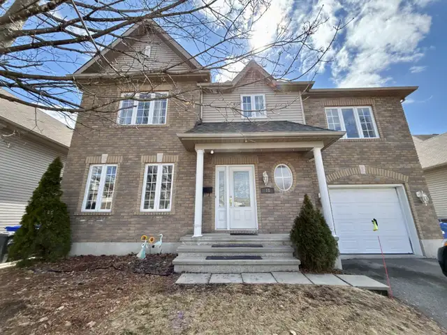 Large Detached House for Rent in Gatineau (Aylmer)   Garage