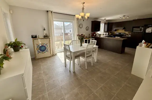 Large Detached House for Rent in Gatineau (Aylmer)   Garage - Photo 4